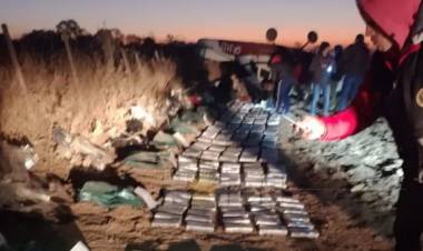 Bolivia detuvo al piloto y al dueño de la avioneta con 300 kilos de cocaína que cayó en Chaco
