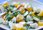 Ensalada de rúcula con kiwi y queso