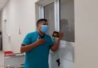 Un ambulanciero les canta a los pacientes con coronavirus para "darles un poco de alegría"