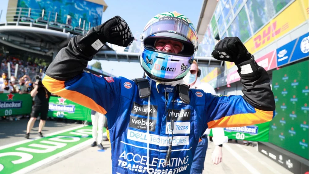 Daniel Ricciardo aprovechó el incidente de Verstappen y Hamilton, y triunfó en Monza