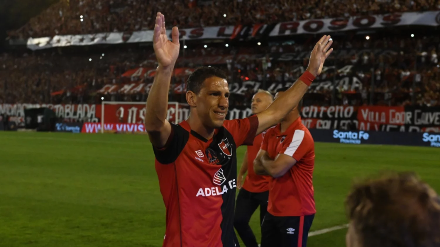 El saludo de Messi y otras estrellas para Maxi Rodríguez, que ayer se despidió de Newell's