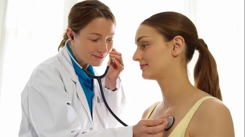 Según un estudio, el riesgo de ataque cardíaco aumenta 63 % tras haber tenido COVID-19