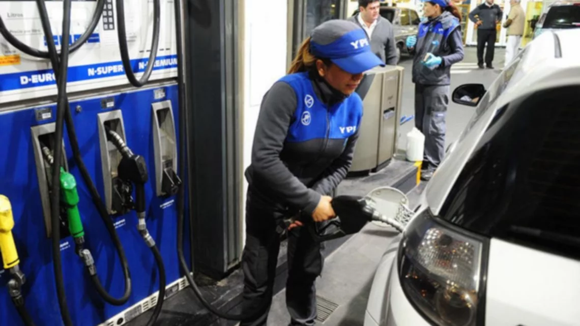 YPF anunció un fuerte aumento de sus combustibles a partir de este lunes