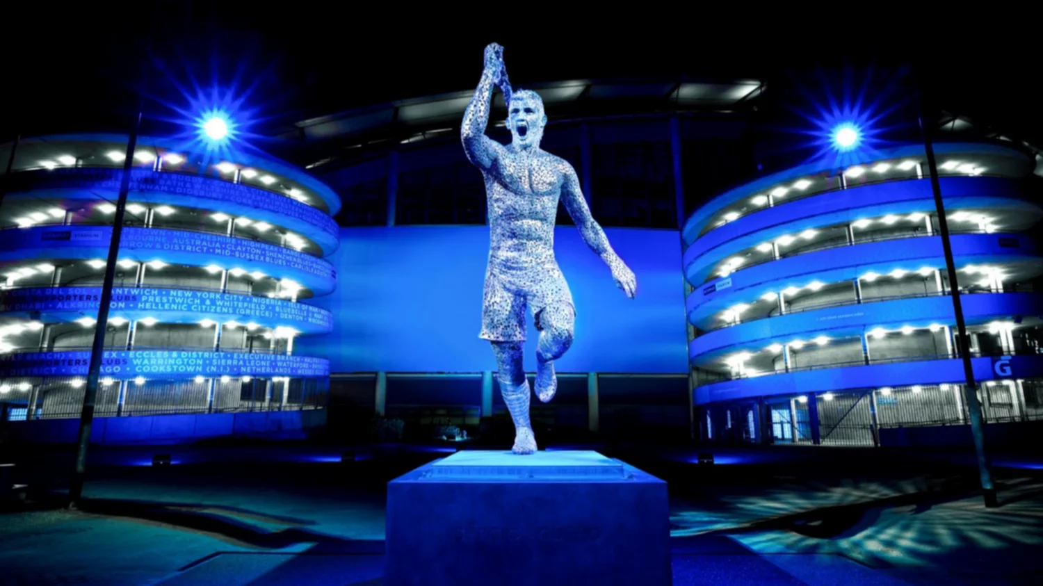 El Manchester City inauguró la estatua del Kun: "Eternamente gracias", expresó el argentino