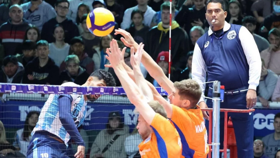 Vóleibol: con un estadio lleno, los medallistas olímpicos tuvieron su noche homenaje