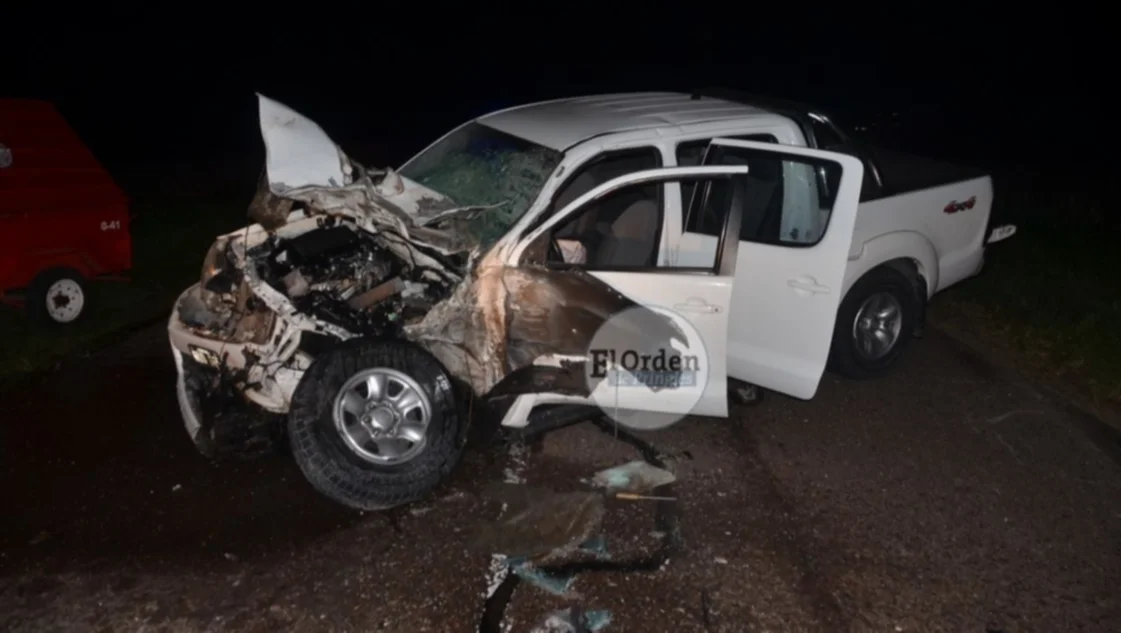 Ruta 85: embistió a un caballo y un camión volcó al esquivarlos