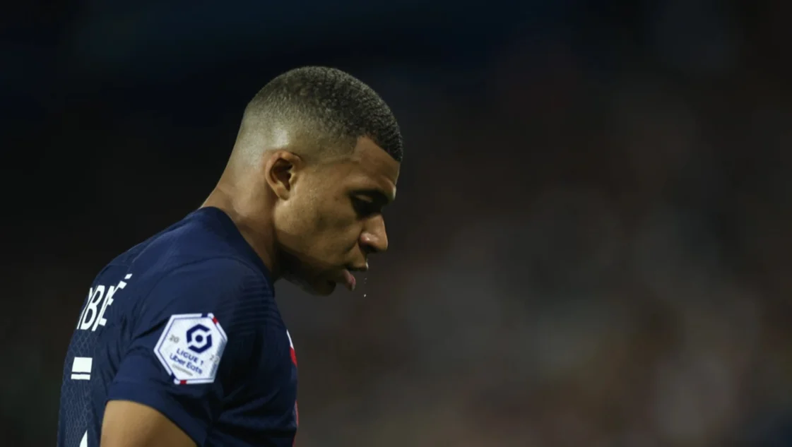 Polémico: el PSG retiró las camisetas de Mbappé de su tienda oficial