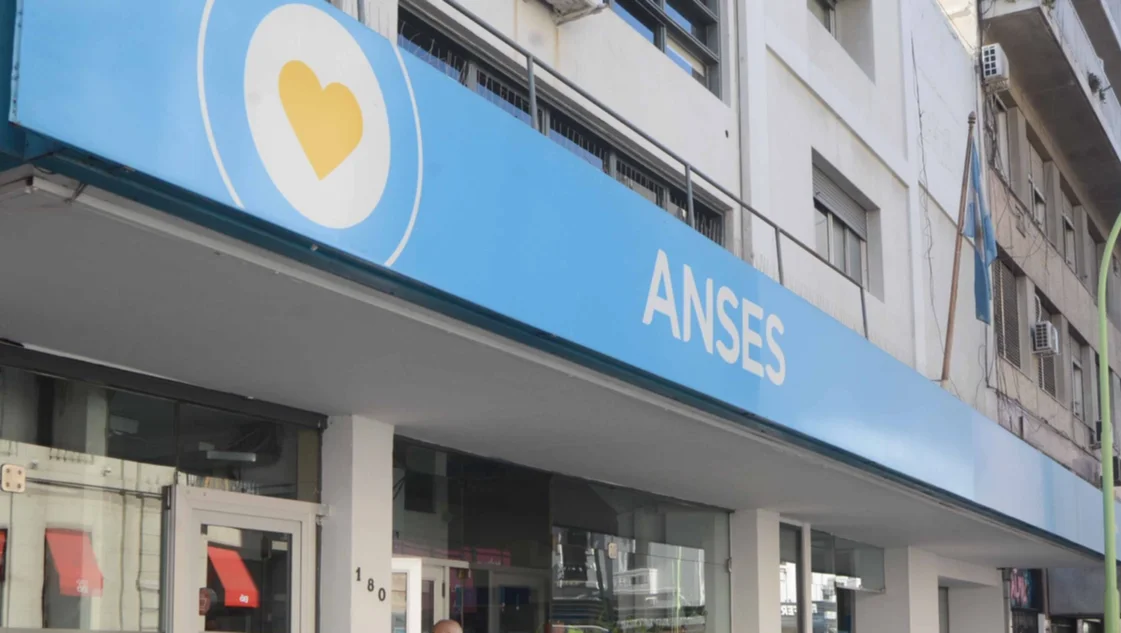 Anses oficializó el aumento de 4,58 % para jubilaciones, pensiones y AUH
