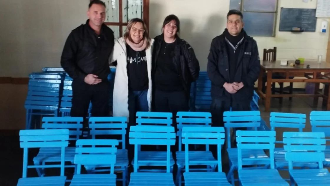 En la cárcel de Saavedra repararon 100 sillas plegables del Club Social y Deportivo San Martín