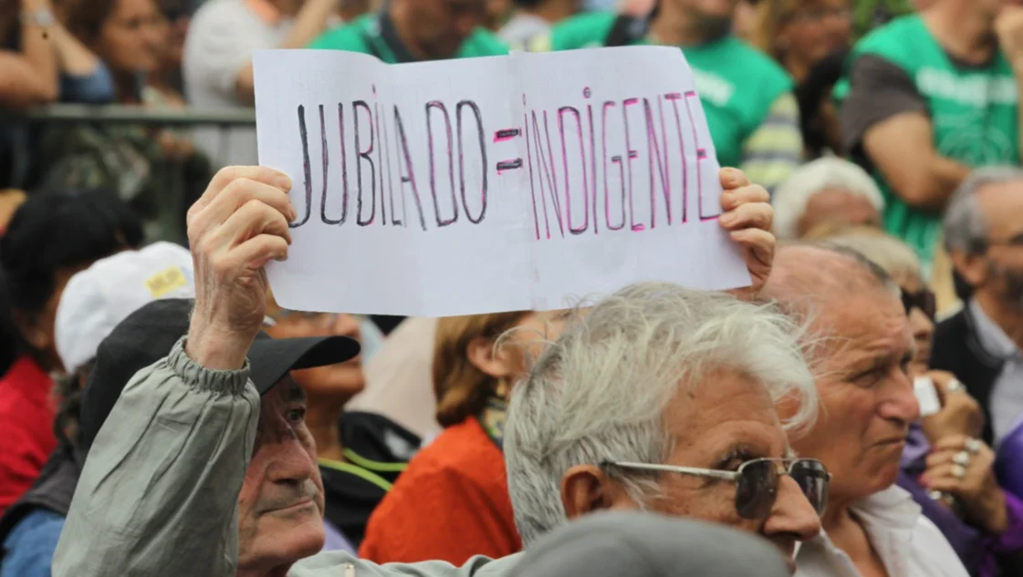 Canasta básica: un jubilado necesita $912.584 para cubrir sus gastos