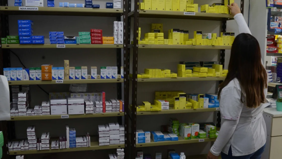 El Gobierno autorizó a kioscos y supermercados a ofrecer medicamentos de venta libre