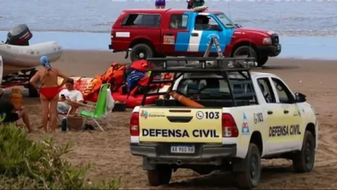 Hallaron muerto al joven que había desaparecido tras meterse al mar con sus amigos en Necochea