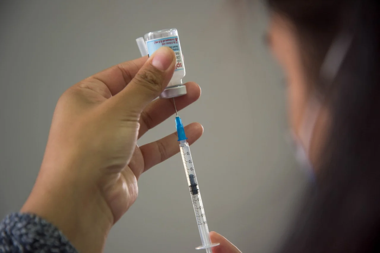 Salud en alerta: afirman que cayó el nivel de vacunación en bebés y embarazadas