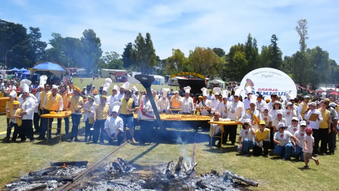 Pigüé y toda la zona volvieron a disfrutar de la Fiesta de la Omelette Gigante