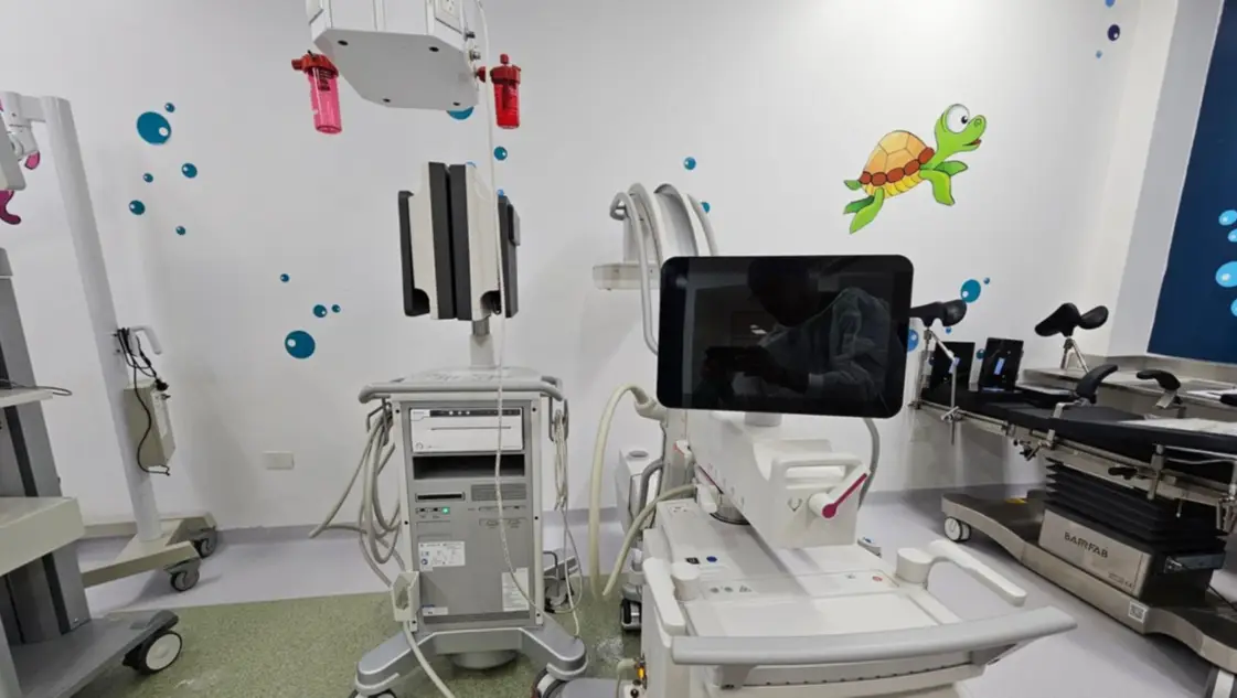 La Provincia entregó un tomógrafo y más equipamiento al Hospital Penna