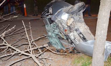 Pringles: Impactante choque con vuelco y heridos