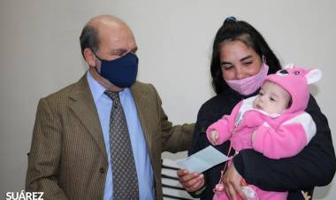 Entrega de microcréditos y firma de convenio para la entrega de material apícola a emprendedores locales