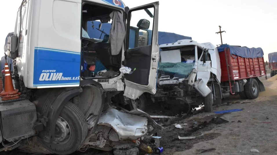 Ruta 33: cómo se produjo un choque que por milagro no tuvo un saldo más grave