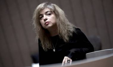 "Los peligros de fumar en la cama" de Mariana Enriquez aspira a otro premio internacional