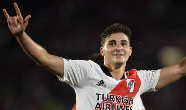 Uno de los clubes más poderosos de Europa envió emisarios para ver a Julián Álvarez