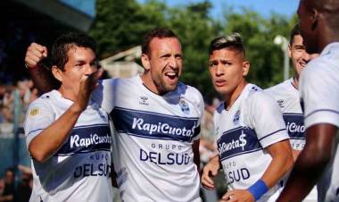 Gimnasia goleó 5-2 a Talleres y River puede ser campeón el jueves