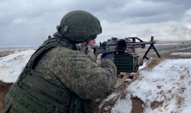 Mientras Biden insiste con una inminente invasión, Rusia expulsa a diplomático de EEUU