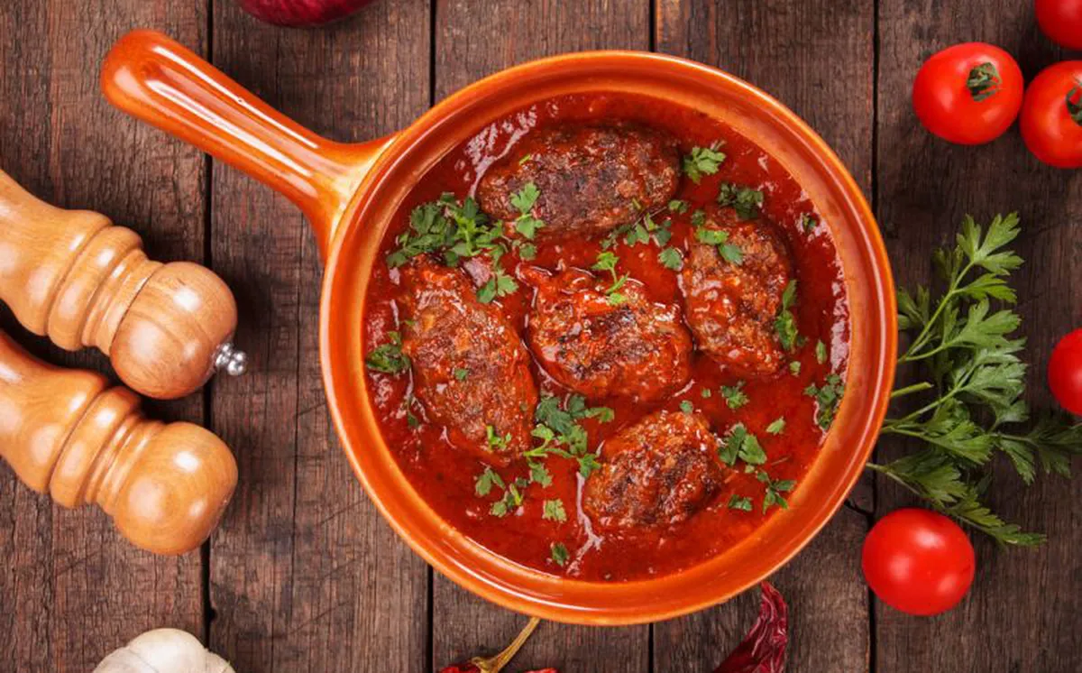 Receta de Albóndigas turcas con salsa de tomate