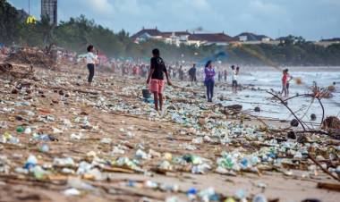 ¿Debemos preocuparnos por la presencia de microplásticos en el medioambiente?