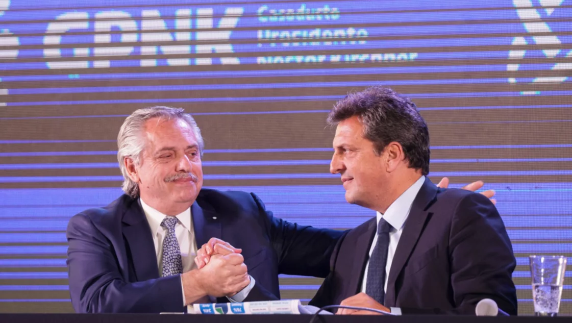 Salliqueló: el presidente firmó los contratos para la construcción del gasoducto Néstor Kirchner