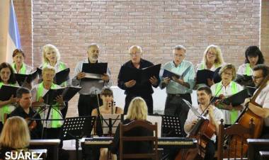 El Coro Municipal “Héctor David” Long brindó un espectacular concierto Navideño