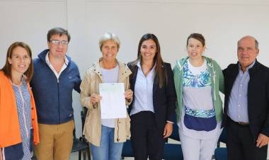 Entrega de aportes económicos a instituciones educativas por más $ 2.000.000