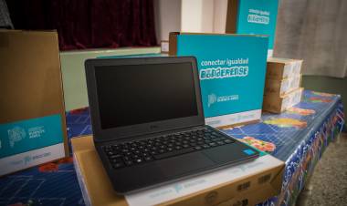 Entrega de un total de 360 netbooks para alumnos de 6° y 7° año