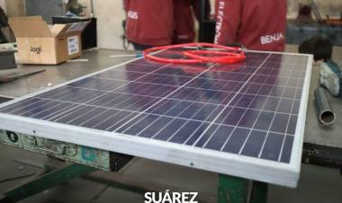 Alumnos de 6to. año de la Escuela Técnica fabrican un inflador solar para la ciclovía