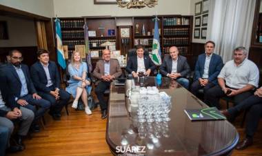 Kicillof mantuvo una reunión con los Intendentes de la Sexta en Suárez