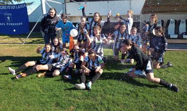 Blanco y Negro campeón Sub 15 de Fútbol femenino