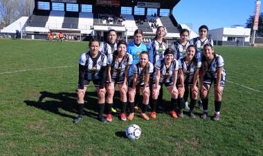 Blanco y Negro fue el ganador en un gran partido frente a San Martin Saav.