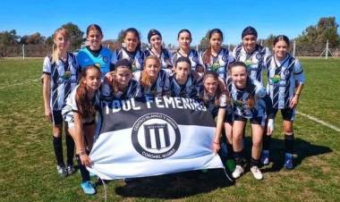 Fútbol Sub 15 Femenino Blanco y Negro único puntero