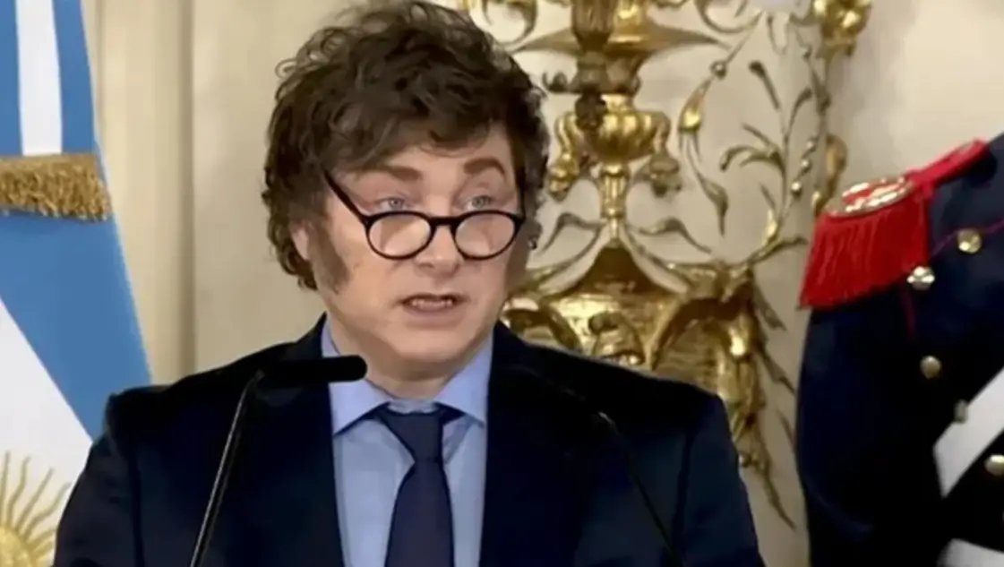 Milei volvió a cargar contra el periodismo: "La Argentina está mucho mejor que en 2023"