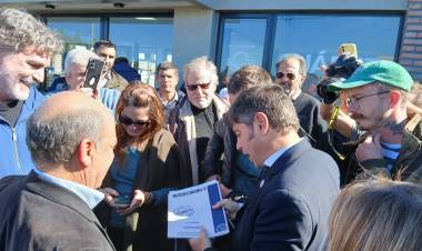 Axel Kicillof en Suarez,  visito el CEF 70 y CREUS 
