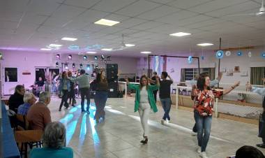 El quincho del Hogar de Ancianos a pleno con la peña y baile