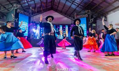 SUÁREZ FOLKLORE VIVIÓ SU PRIMERA GRAN NOCHE