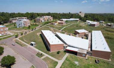 Compañía Mega y Unipar celebran el aniversario de la UNS plantando futuro