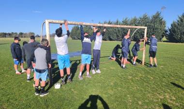 Tarea de mantenimiento y pintura de la cancha auxiliar en El Progreso