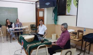 Disertación del Antropologo del Conicet Rafael Curtoni en el Instituto de Formación y Técnica N°160