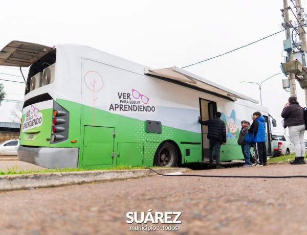 Más de 100 vecinos recibieron sus anteojos gratuitos