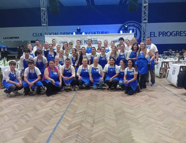 El Progreso de pueblo Santa Maria celebró 88 años de historia con el Polideportivo colmado