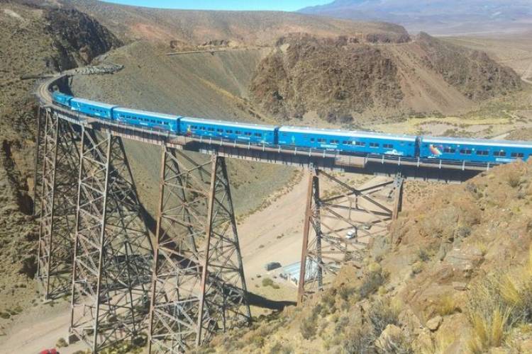 Firmamos un convenio con la Provincia de Salta para la implementación de nuevas tecnologías en el Tren a las Nubes