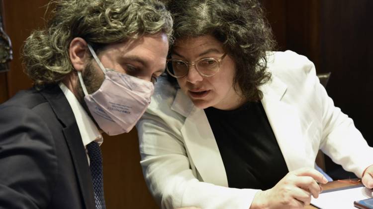 El Gobierno se reúne con científicos mientras avanza el plan de vacunación