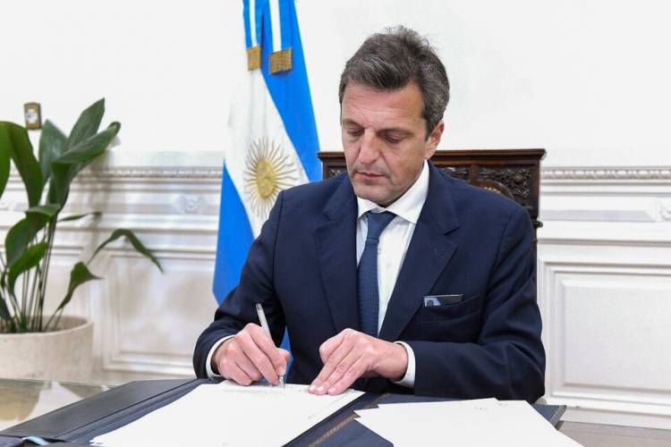 Massa convocó a todos los laboratorios para informar sobre negociaciones por las vacunas