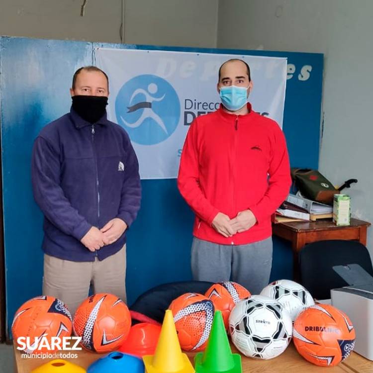 Entrega de material deportivo a clubes del distrito⠀